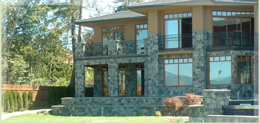 House featuring Kettle Valley Stone’s thin veneer fieldstone in a Shadow Ridge style