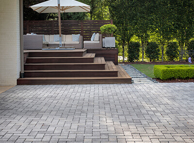 Patio floor with Belgard Aqualine pavers
